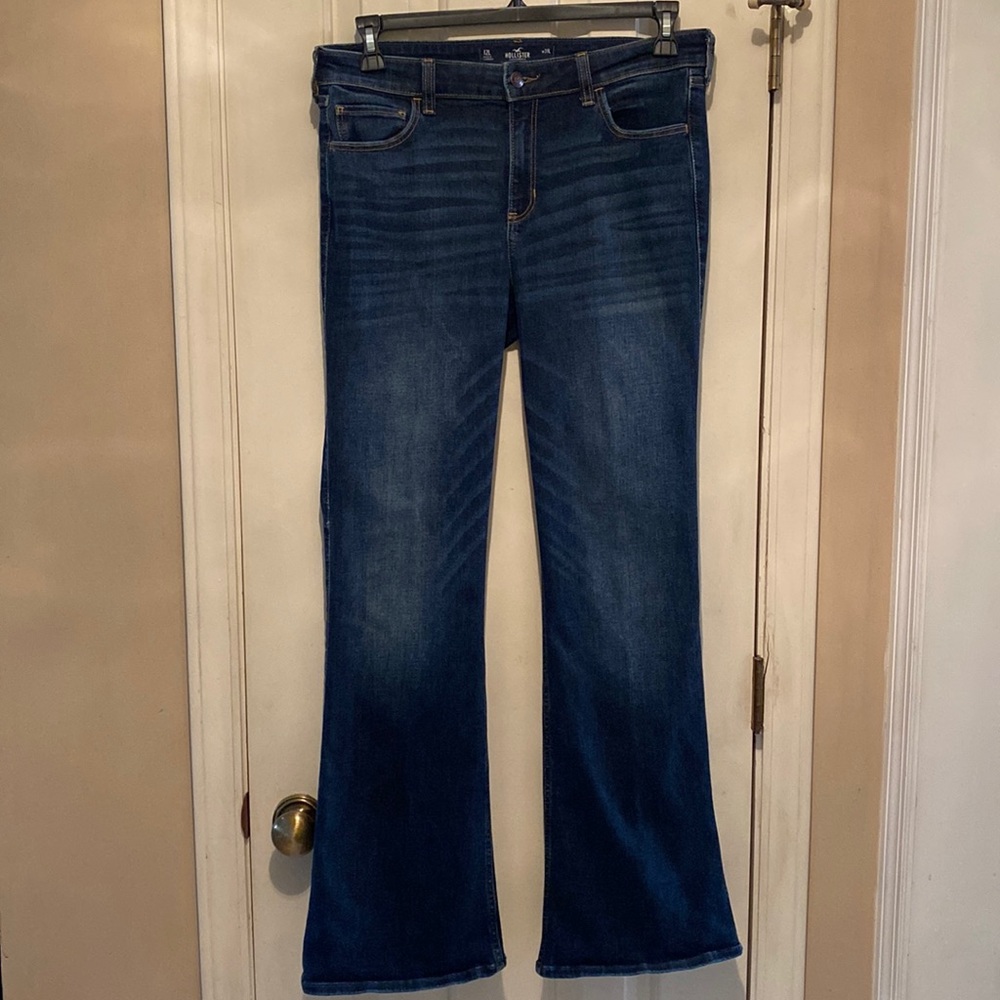 Hollister Mid-Rise Boot Cut Jean - Longs